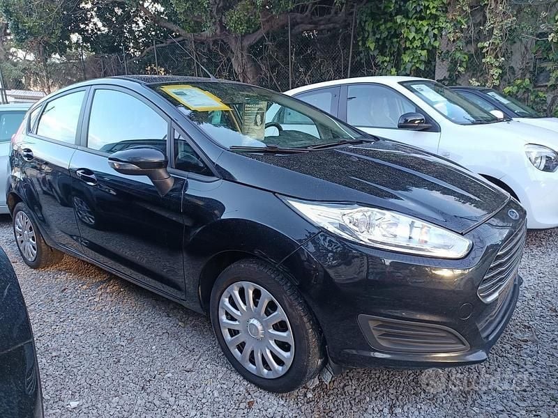 Usata Ford Fiesta 75 CV (55 kW) 2016 Nero Berlina