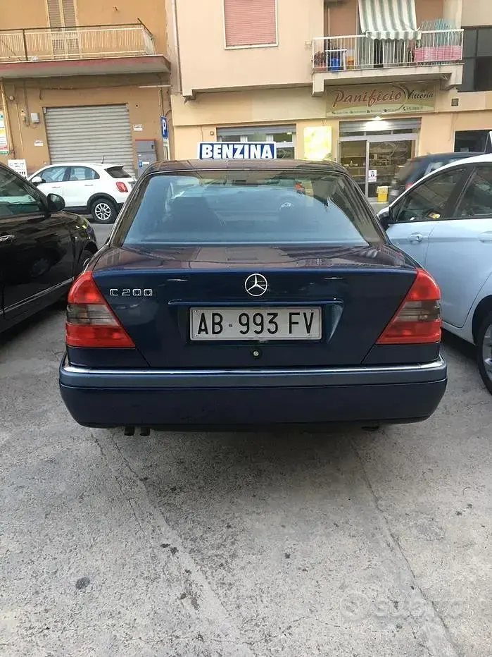 Usata Mercedes C200 136 CV (100 kW) 1994 Blu Berlina
