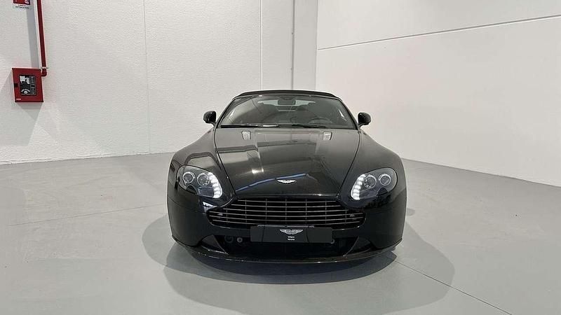 Usata Aston Martin V8 Vantage 436 CV (320 kW) 2015 Onyx black Cabrio