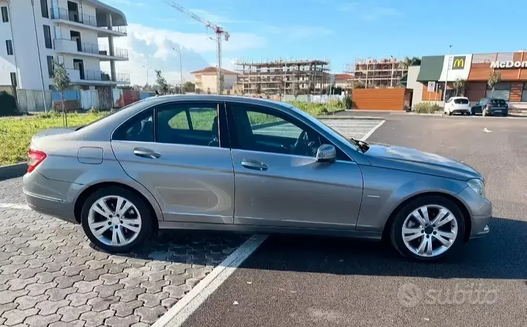 Usata Mercedes C220 170 CV (125 kW) 2009 Grigio Berlina