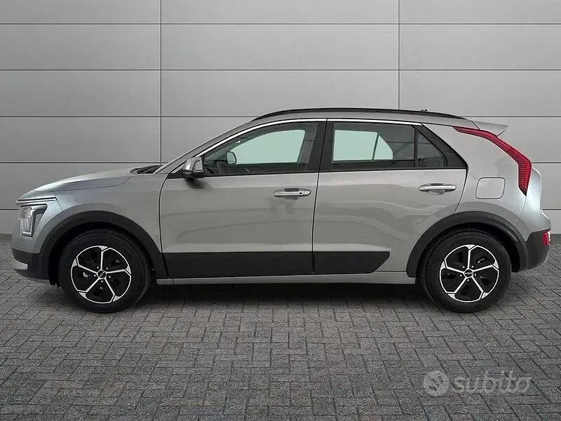 Uusi Kia Niro 93 HP (68 kW) 2026 Harmaa Katumaasturi