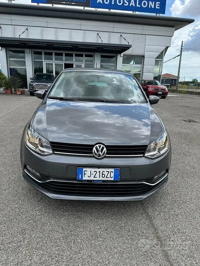 Usata VW Polo Comfortline 90 CV (66 kW) 2017 Grigio Berlina