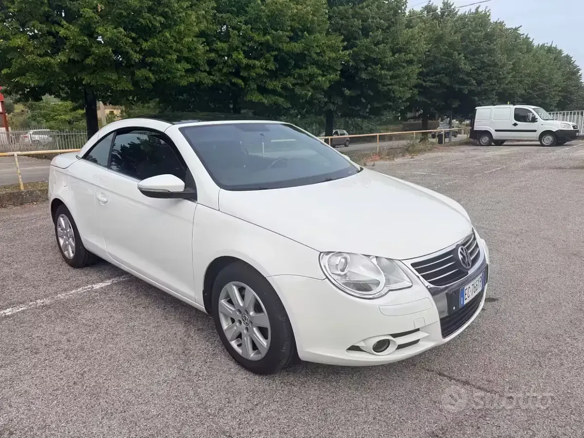 Usata VW Eos 140 CV (102 kW) 2010 Bianco Cabrio