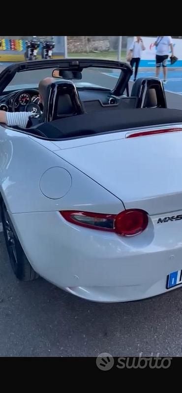 Usata Mazda MX5 131 CV (96 kW) 2018 Grigio Cabrio