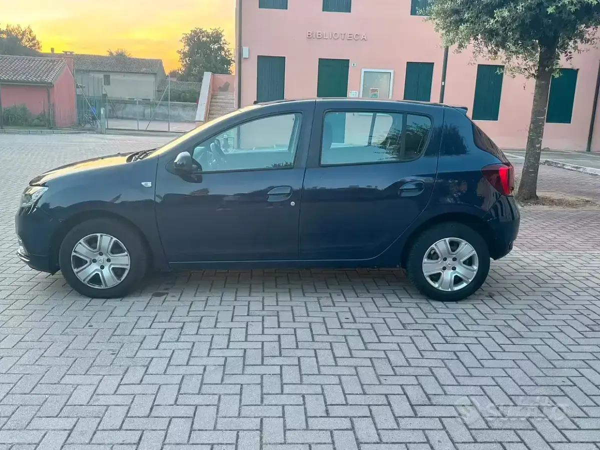 Usata Dacia Sandero 73 CV (53 kW) 2019 Bluazzurro Berlina