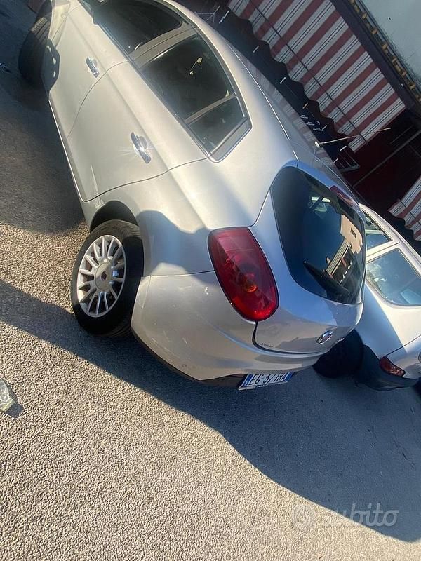 Usata Fiat Bravo 103 CV (75 kW) 2011 Grigio Utilitaria