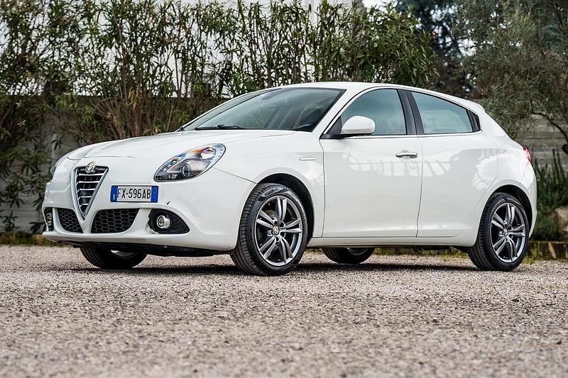 Usata Alfa Romeo Giulietta Distinctive 120 CV (88 kW) 2014 Bianco Utilitaria