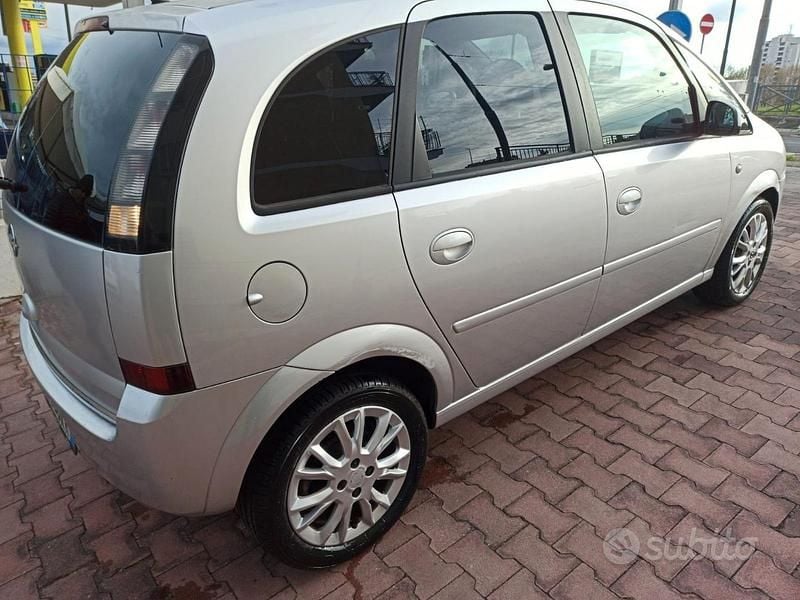 Usata Opel Meriva Cosmo 103 CV (75 kW) 2008 Grigio Monovolume