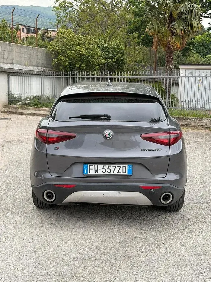 Usata Alfa Romeo Stelvio Executive 209 CV (153 kW) 2019 Grigio SUV