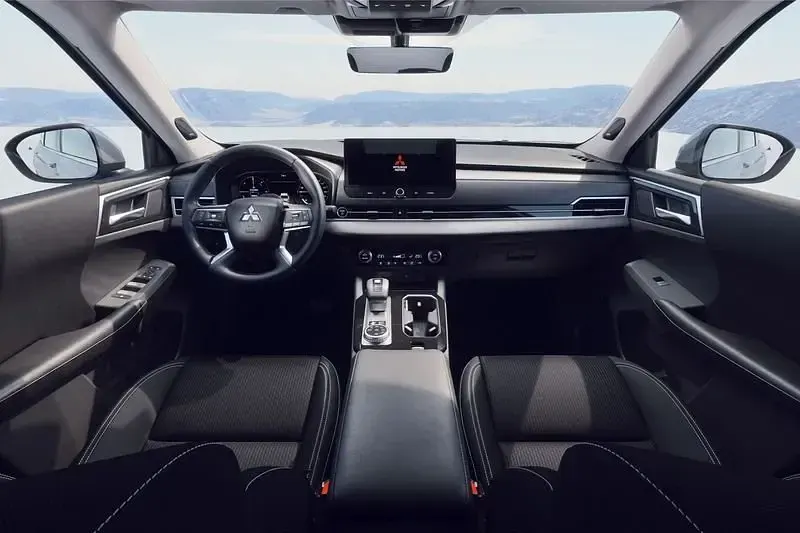 Nuova Mitsubishi Outlander P-HEV Instyle 306 CV (225 kW) 2026 SUV