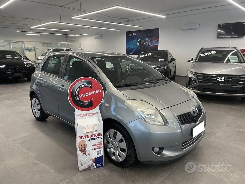Usata Toyota Yaris Sol 87 CV (63 kW) 2007 Grigio Utilitaria