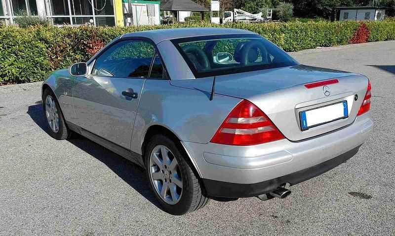 Usata Mercedes SLK230 193 CV (141 kW) 1998 Argento Cabrio
