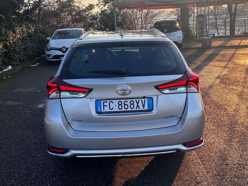 Usata Toyota Auris Touring Sports Lounge 111 CV (81 kW) 2016 Grigio Station wagon