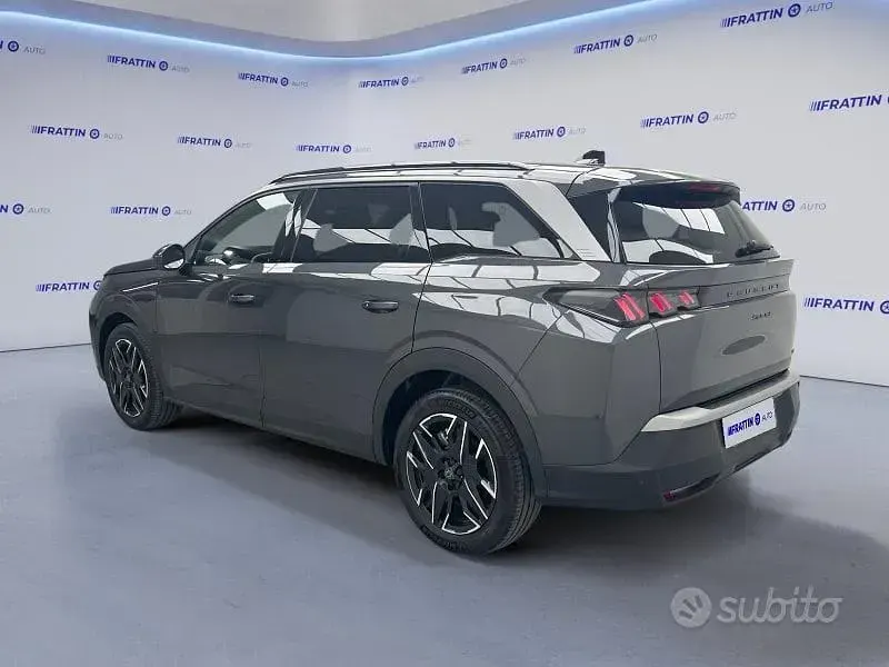 Usata Peugeot 5008 Allure 196 CV (144 kW) 2025 Grigio scuro SUV