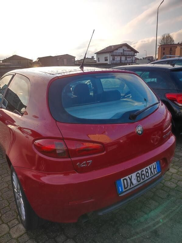 Usata Alfa Romeo 147 Progression 105 CV (77 kW) 2009 Rosso Utilitaria