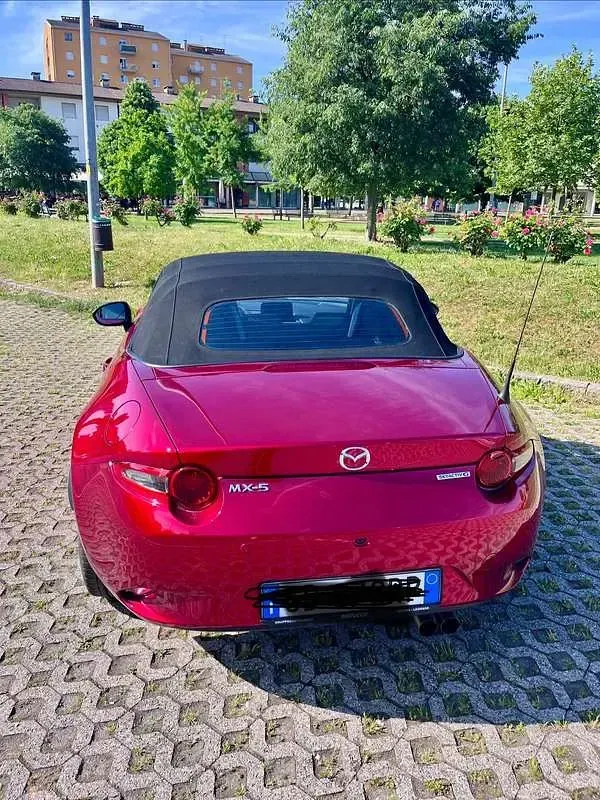 Usata Mazda MX5 Inclusive 184 CV (135 kW) 2021 Rosso Cabrio