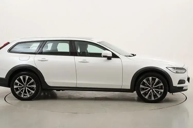 Begagnad Volvo V90 CC Plus 197 HK (144 kW) 2022 Vit Kombi
