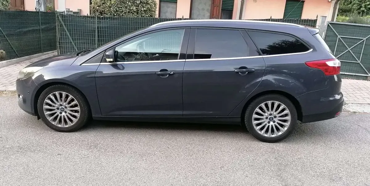 Usata Ford Focus Titanium 116 CV (85 kW) 2011 Bluazzurro Station wagon