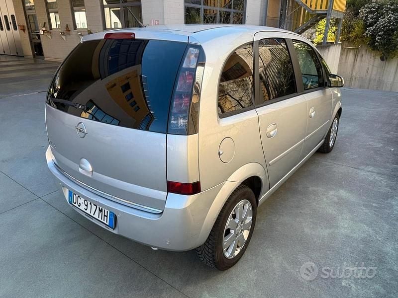 Usata Opel Meriva Cosmo 90 CV (66 kW) 2007 Grigio Monovolume