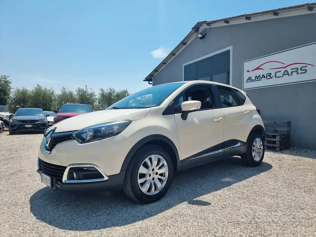 Usata Renault Captur 90 CV (66 kW) 2014 Beige SUV