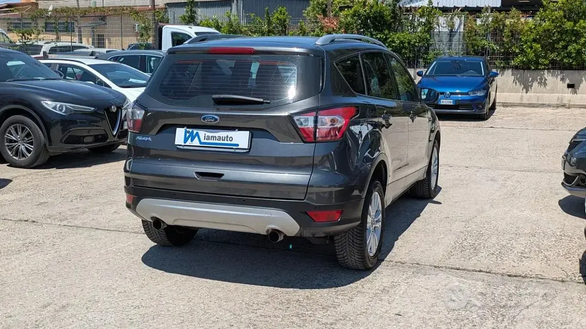 Usata Ford Kuga 120 CV (88 kW) 2018 Grigio antracite SUV