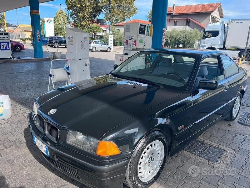 Usata 1994 BMW 318 Coupé | 5999 € - Immagine 1/4