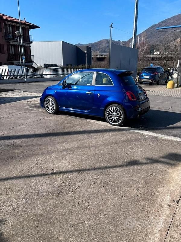 Usata Abarth 500 145 CV (106 kW) 2018 Blu Utilitaria