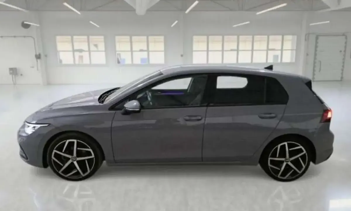 Usata VW Golf VIII Style 150 CV (110 kW) 2023 Mondsteingrau Berlina