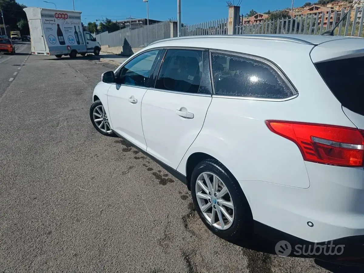 Usata Ford Focus Titanium 120 CV (88 kW) 2015 Bianco Station wagon