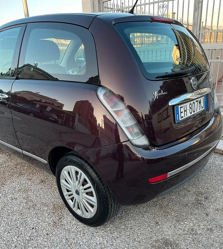 Usata Lancia Ypsilon 70 CV (51 kW) 2011 Marrone Utilitaria