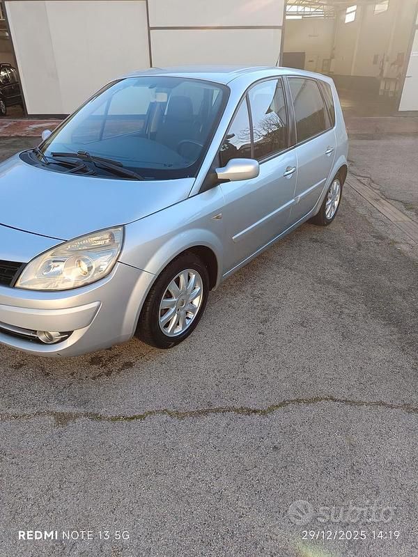 Usata Renault Scénic II Dynamique 106 CV (77 kW) 2007 Grigio Monovolume