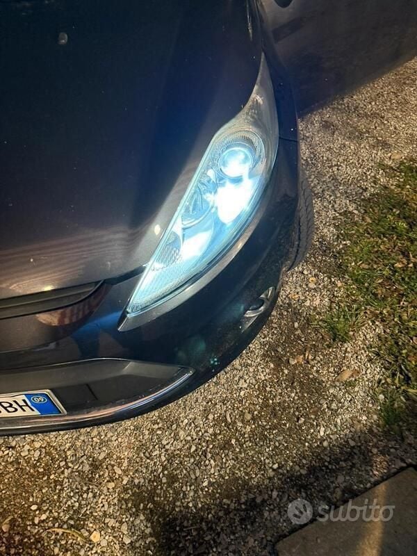 Usata Ford Fiesta 82 CV (60 kW) 2009 Blu Utilitaria