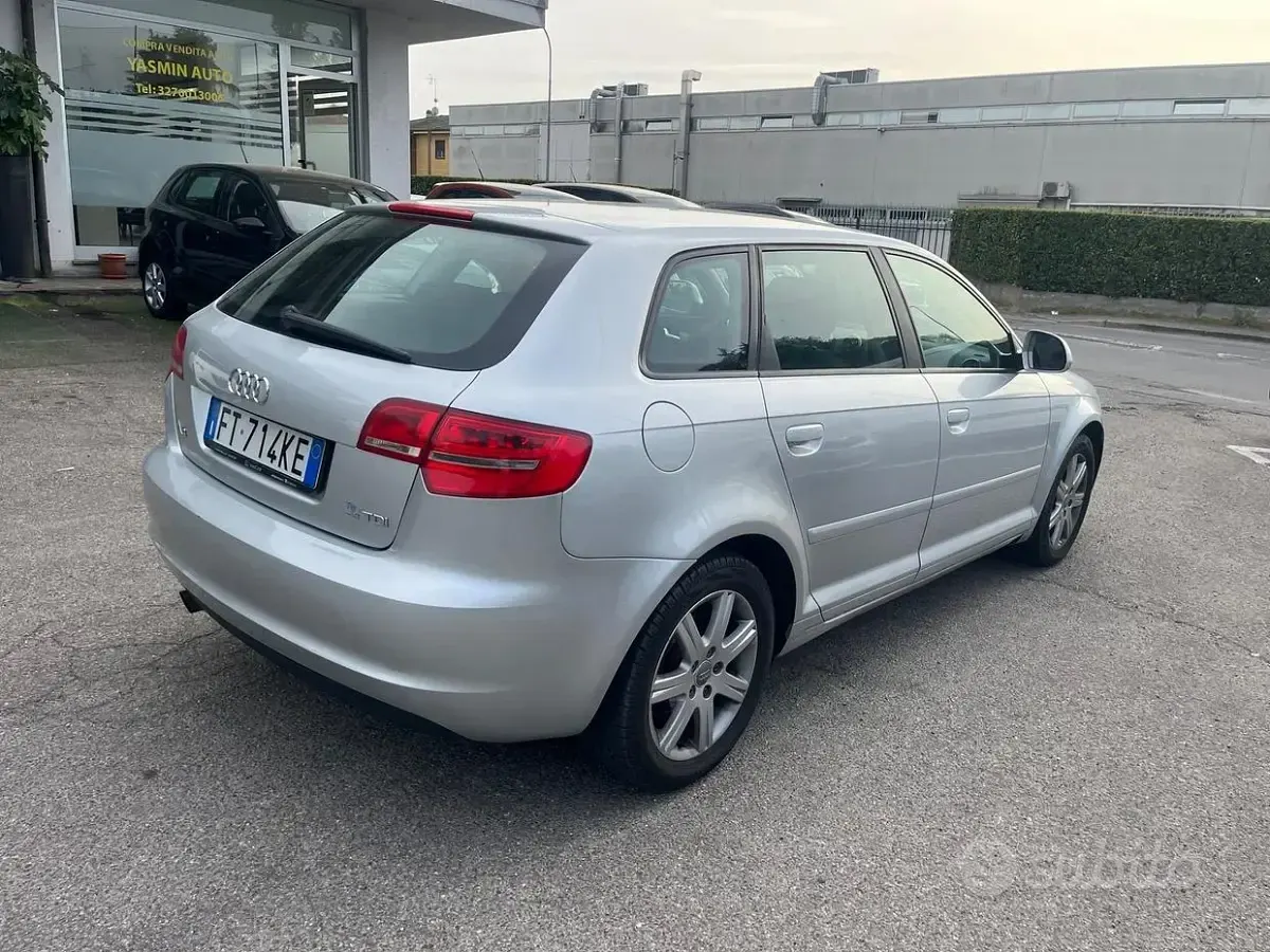 Usado Audi A3 Ambiente 90 CV (66 kW) 2010 Gris Utilitario
