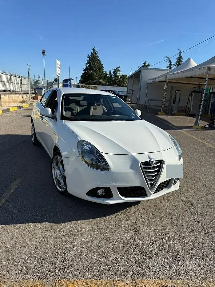 Usata Alfa Romeo Giulietta 105 CV (77 kW) 2015 Bianco Utilitaria