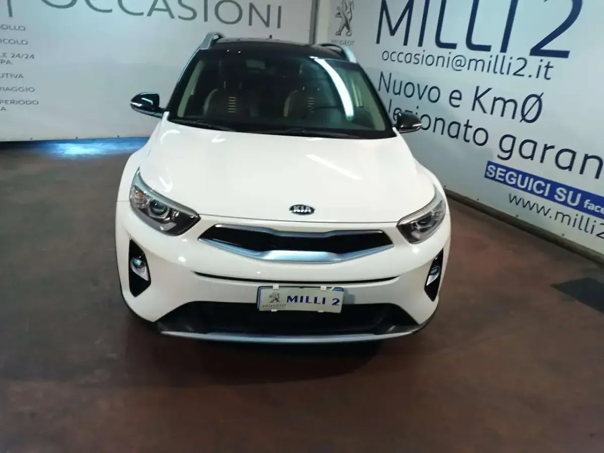 Usata Kia Stonic 120 CV (88 kW) 2019 Bianco con tetto nero SUV
