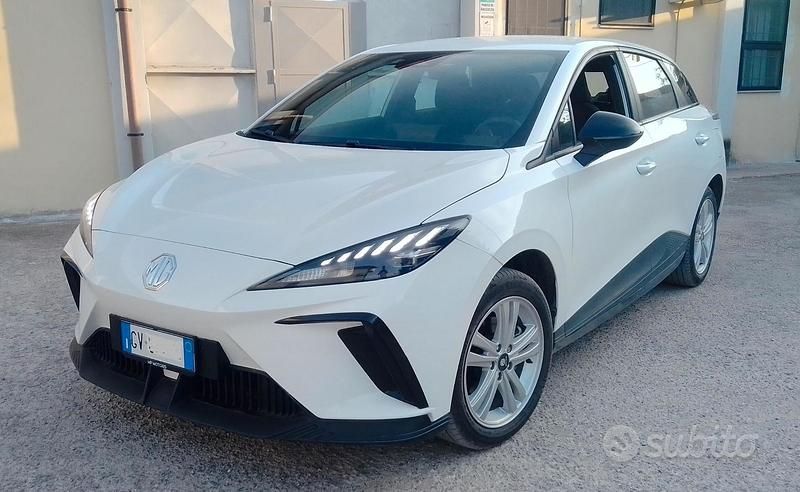 Bianco Usata 2024 MG MG4 EV Due volumi | 20.000 € (Buon prezzo) - Immagine 1/4