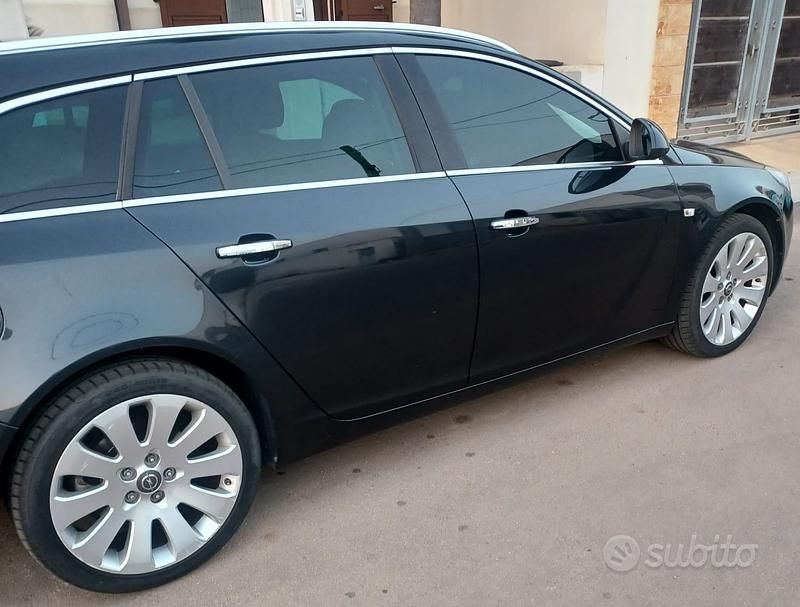 Usata Opel Insignia 160 CV (117 kW) 2012 Nero Station wagon