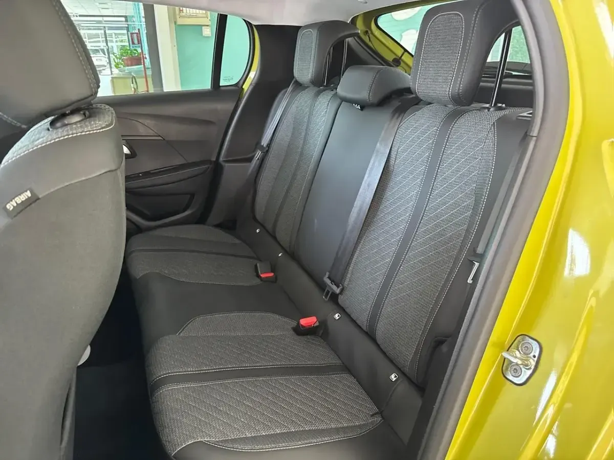 Usata Peugeot 208 Allure 102 CV (75 kW) 2025 Giallo Utilitaria