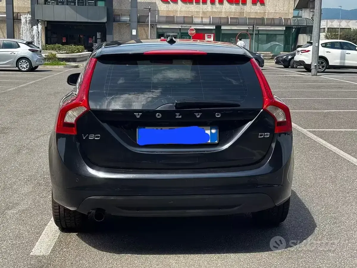 Usata Volvo V60 Summum 163 CV (119 kW) 2012 Nero Station wagon