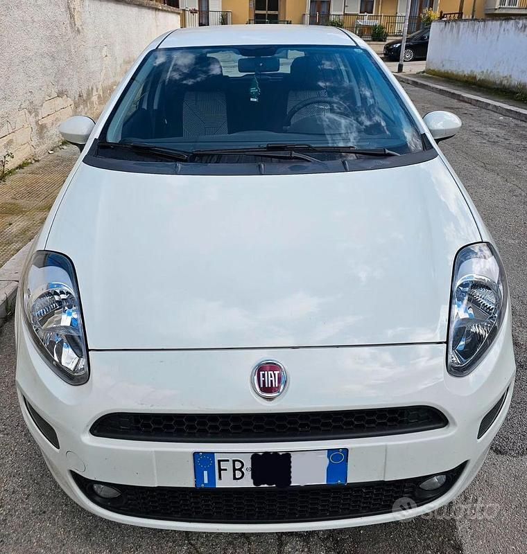 Usata Fiat Punto Street 69 CV (50 kW) 2015 Bianco Utilitaria