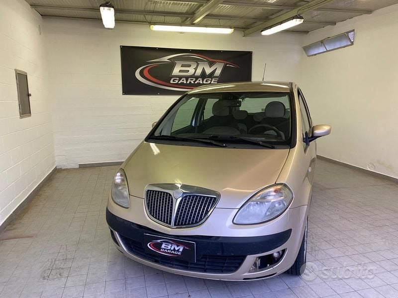 Usata Lancia Musa 95 CV (69 kW) 2007 Beige Monovolume