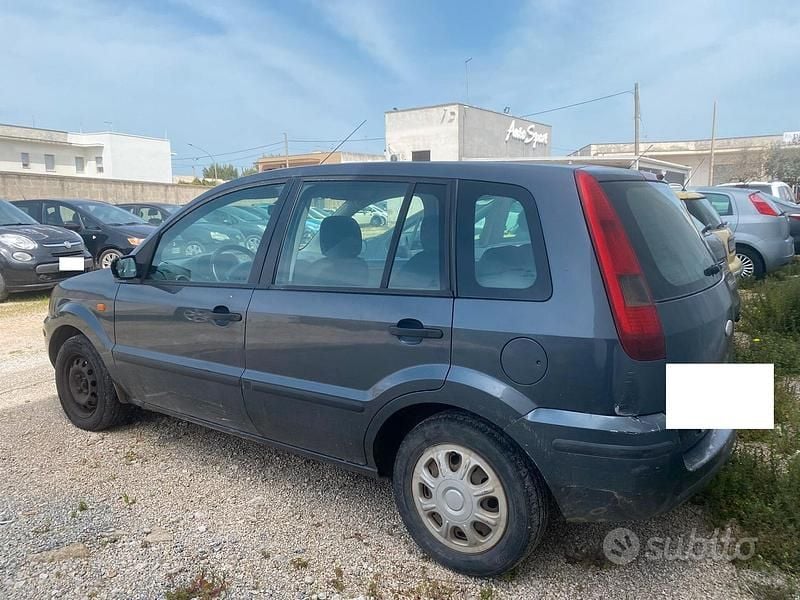 Usata Ford Fusion 68 CV (50 kW) 2002 Grigio Utilitaria