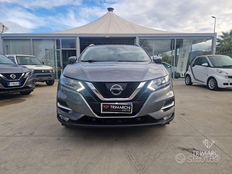Grigio Usata 2017 Nissan Qashqai N-Connecta SUV | 14.900 € (Buon prezzo) - Immagine 1/4