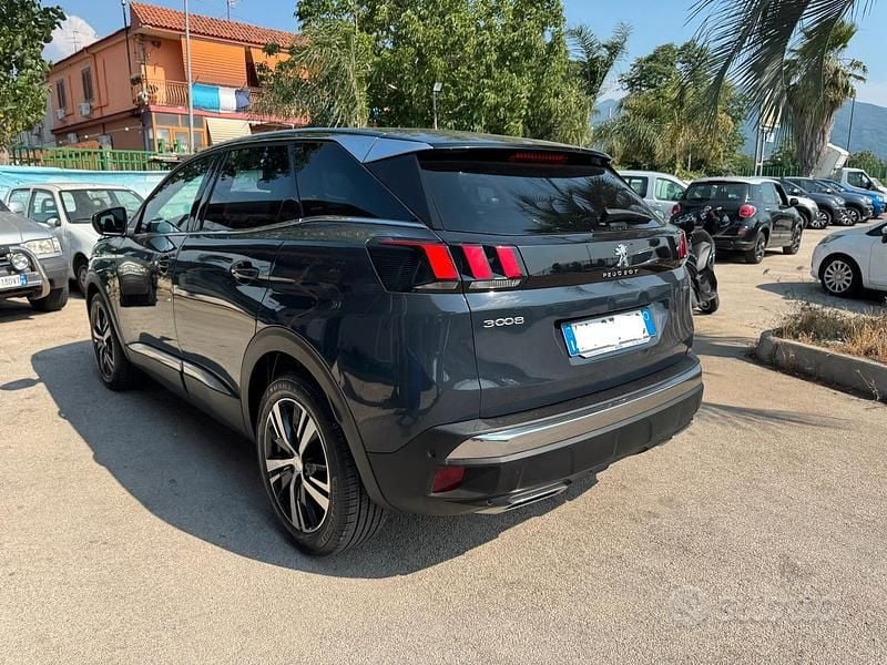 Usata Peugeot 3008 GT-line 130 CV (95 kW) 2019 Grigio SUV