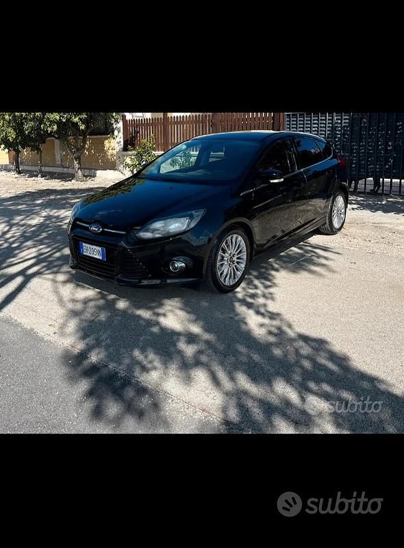 Usado Ford Focus 120 HP (88 kW) 2011 Preto Sedan