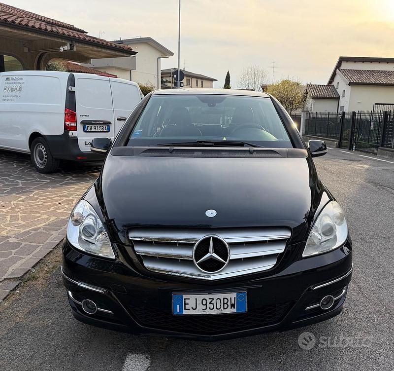Usata Mercedes B220 109 CV (80 kW) 2010 Nero Monovolume