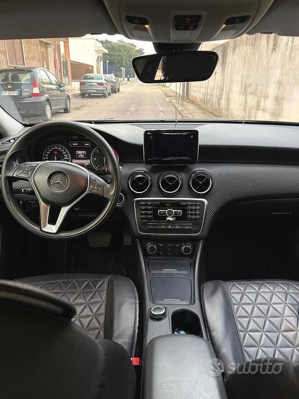 Usata Mercedes GLA180 109 CV (80 kW) 2015 Nero SUV