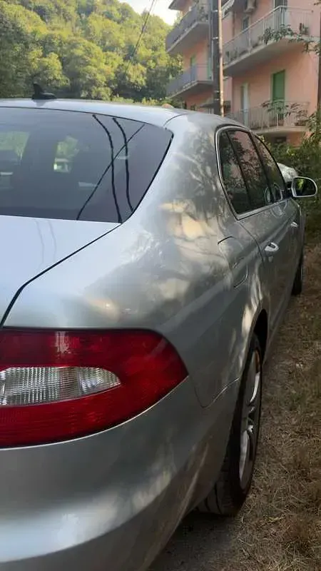 Usata Skoda Superb Elegance 170 CV (125 kW) 2013 Argento Berlina