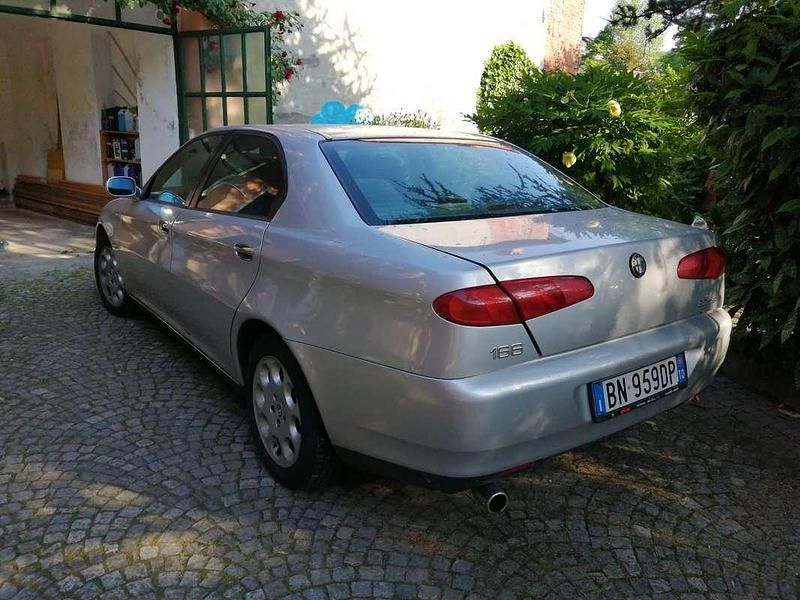 Second-hand Alfa Romeo 166 155 CP (114 kW) 2000 Berlinǎ