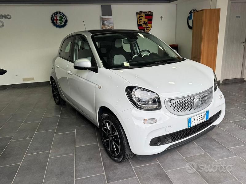 Usata Smart ForFour Passion 71 CV (52 kW) 2015 Bianco Utilitaria